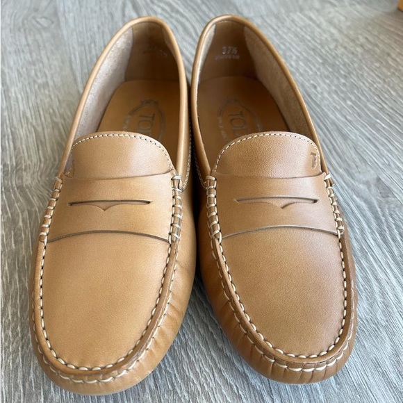 Tod’s Gommino Driving Loafers - like new - Picture 8 of 11